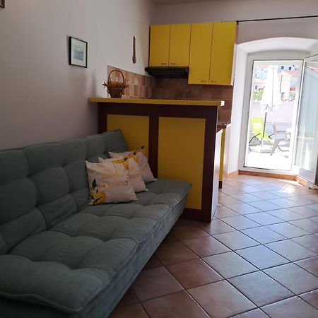 Greta Appartement Vrbnik Buitenkant foto