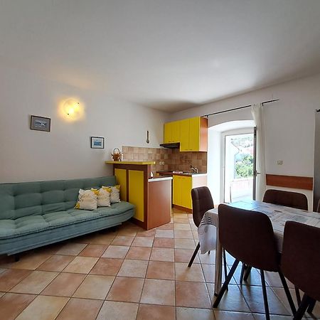 Greta Appartement Vrbnik Buitenkant foto