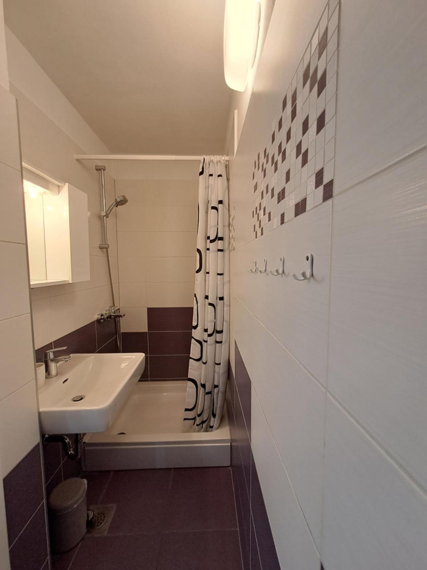 Greta Appartement Vrbnik Buitenkant foto