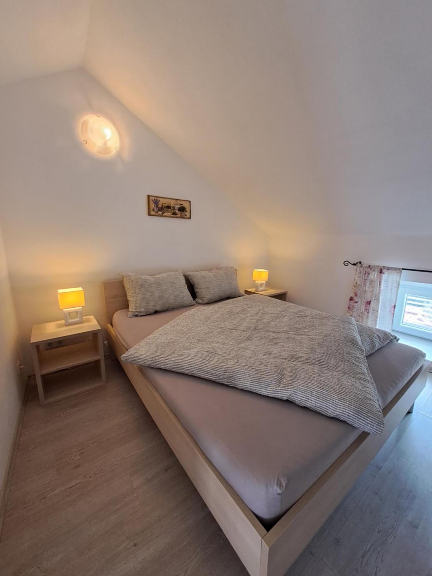 Greta Appartement Vrbnik Buitenkant foto