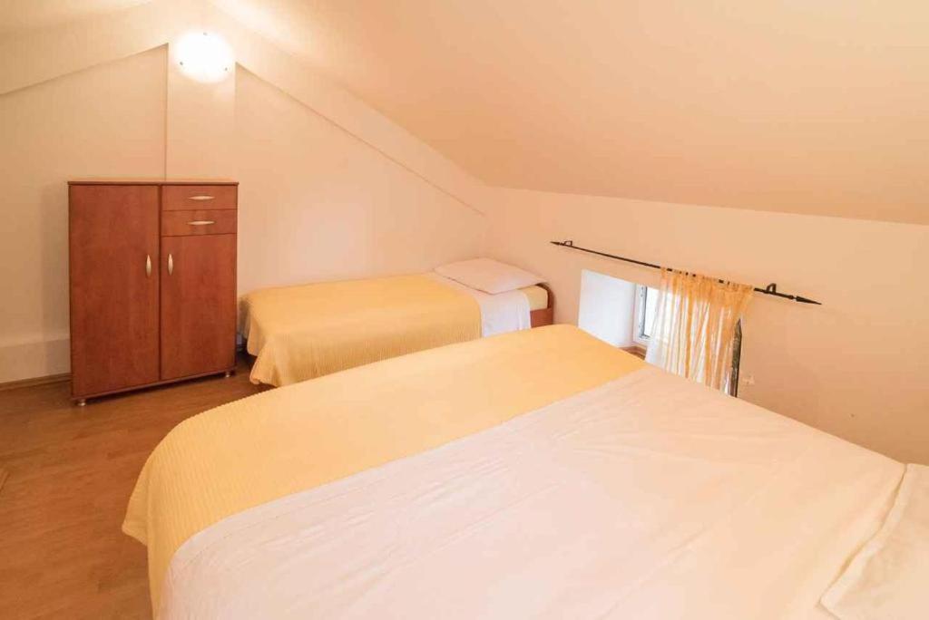Greta Appartement Vrbnik Buitenkant foto