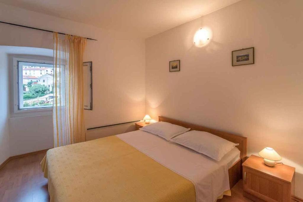 Greta Appartement Vrbnik Buitenkant foto
