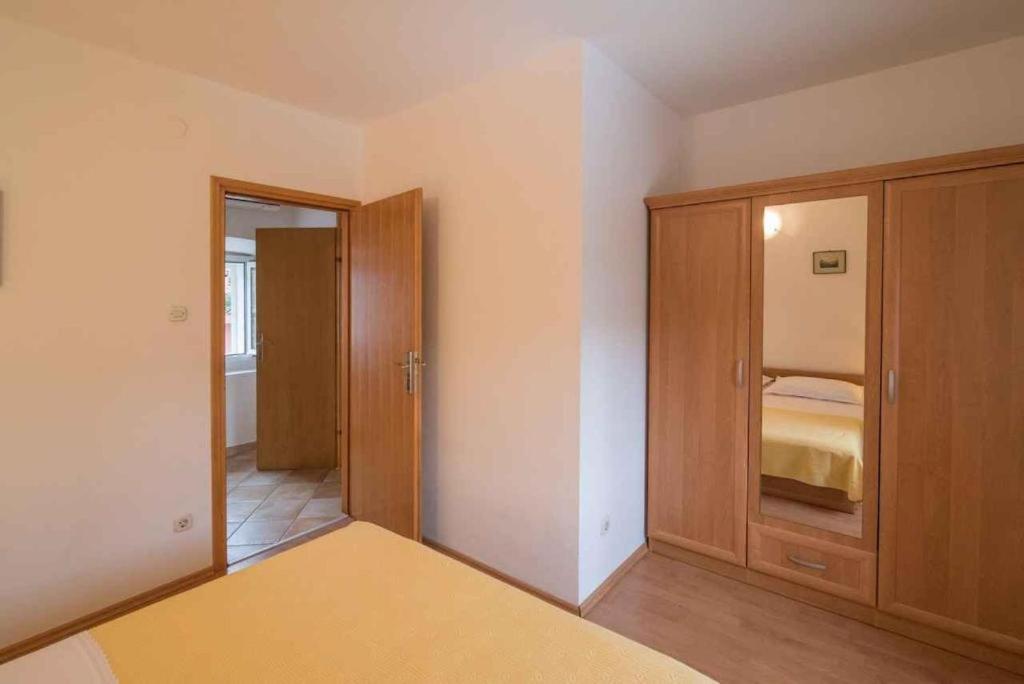 Greta Appartement Vrbnik Buitenkant foto