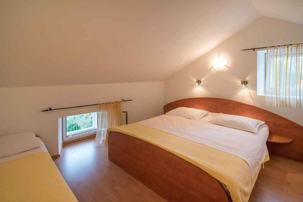 Greta Appartement Vrbnik Buitenkant foto