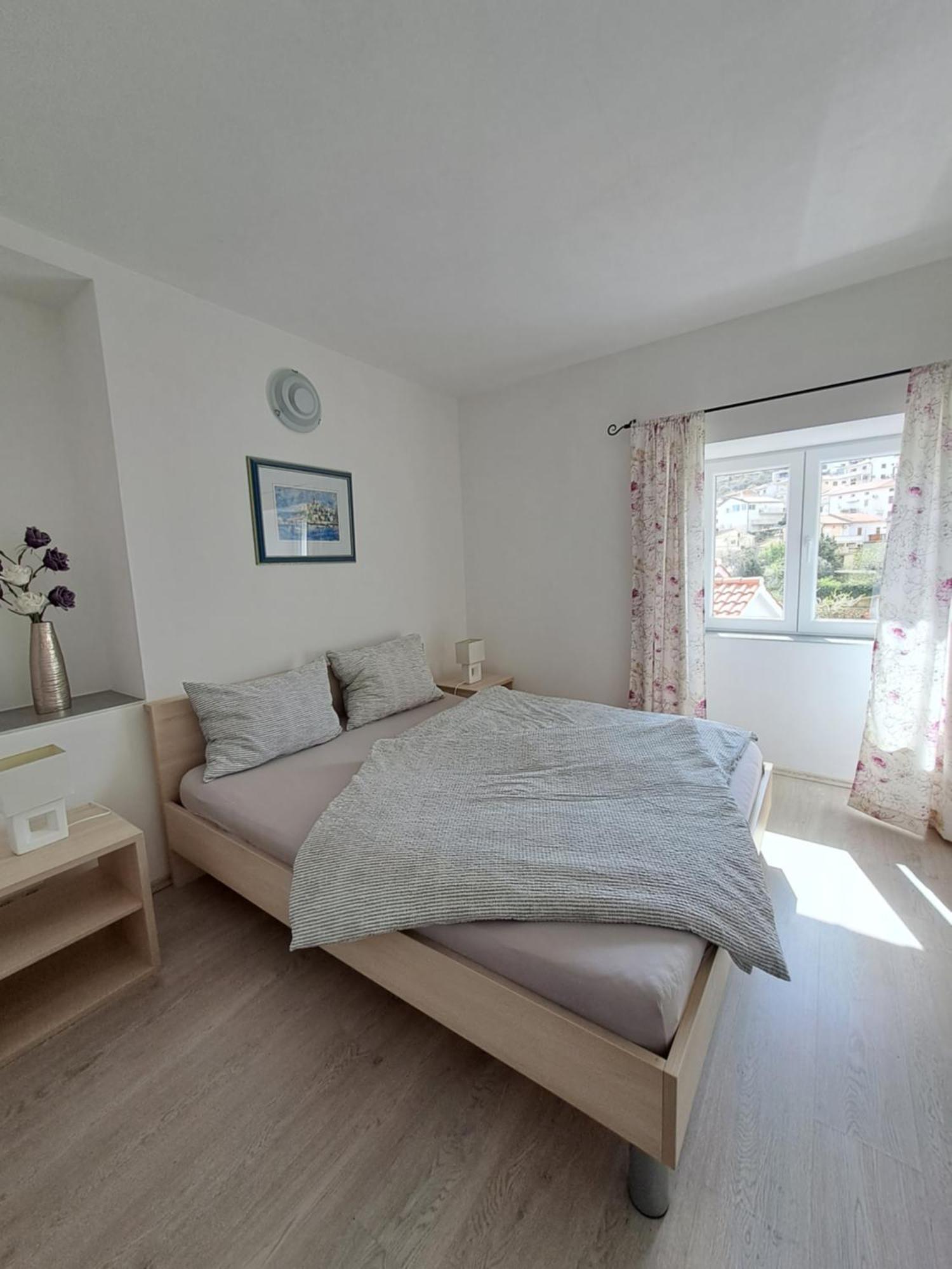 Greta Appartement Vrbnik Buitenkant foto