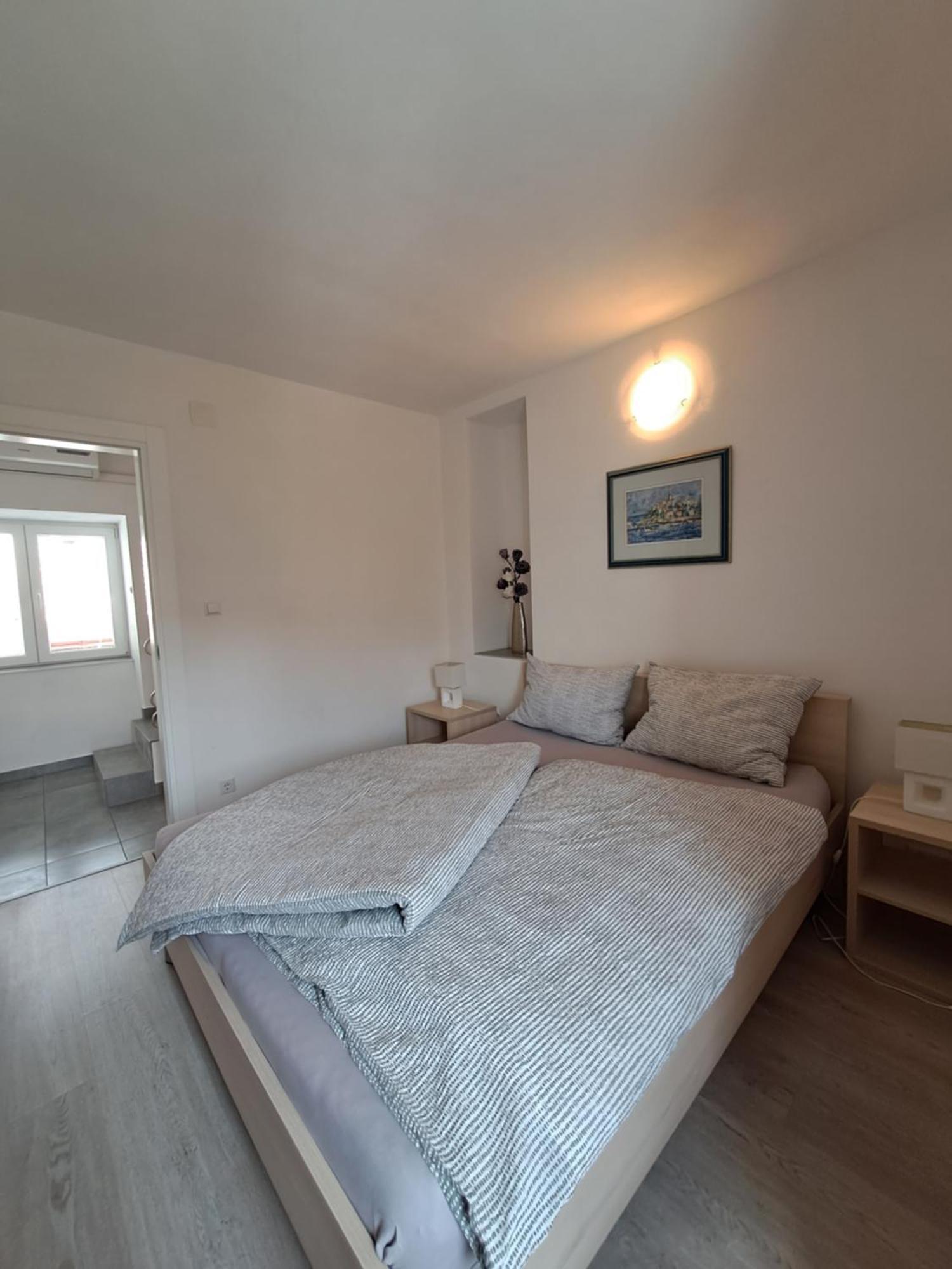 Greta Appartement Vrbnik Buitenkant foto