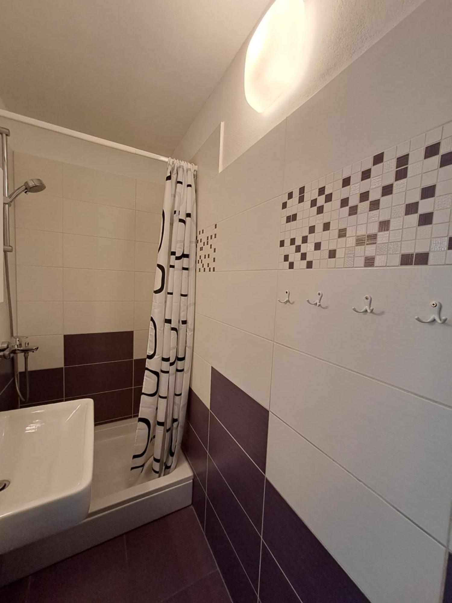 Greta Appartement Vrbnik Buitenkant foto