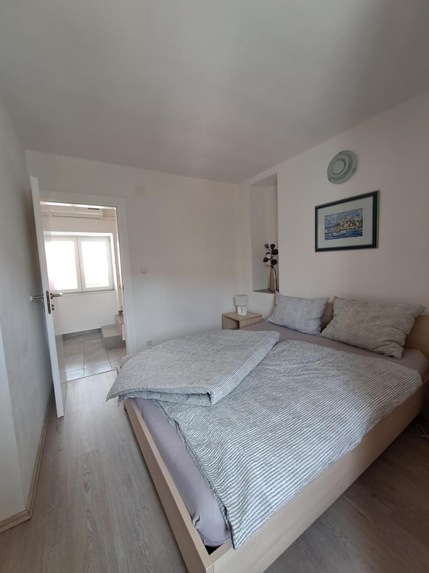 Greta Appartement Vrbnik Buitenkant foto