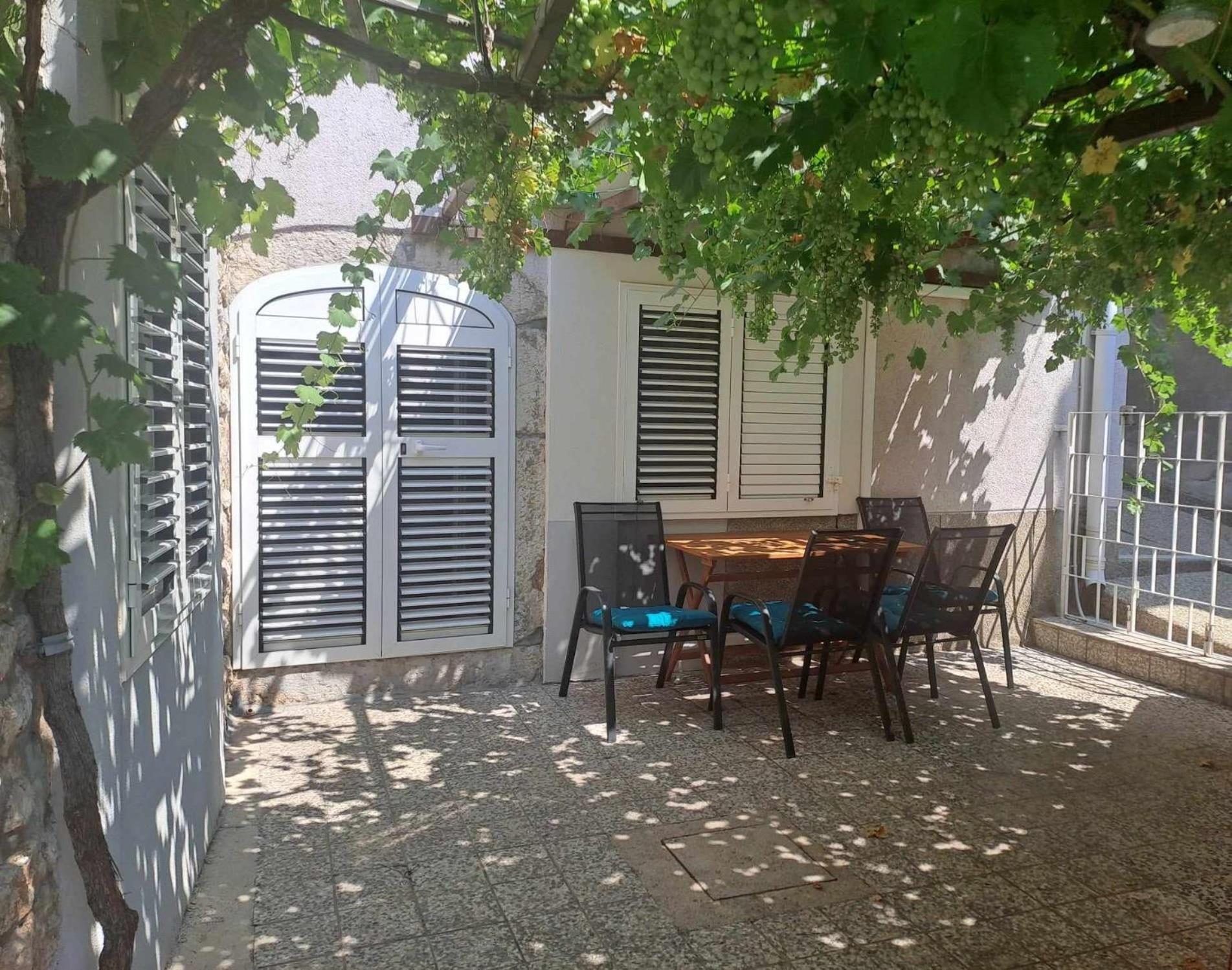 Greta Appartement Vrbnik Buitenkant foto